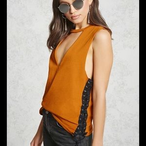 Sleeveless keyhole top size medium